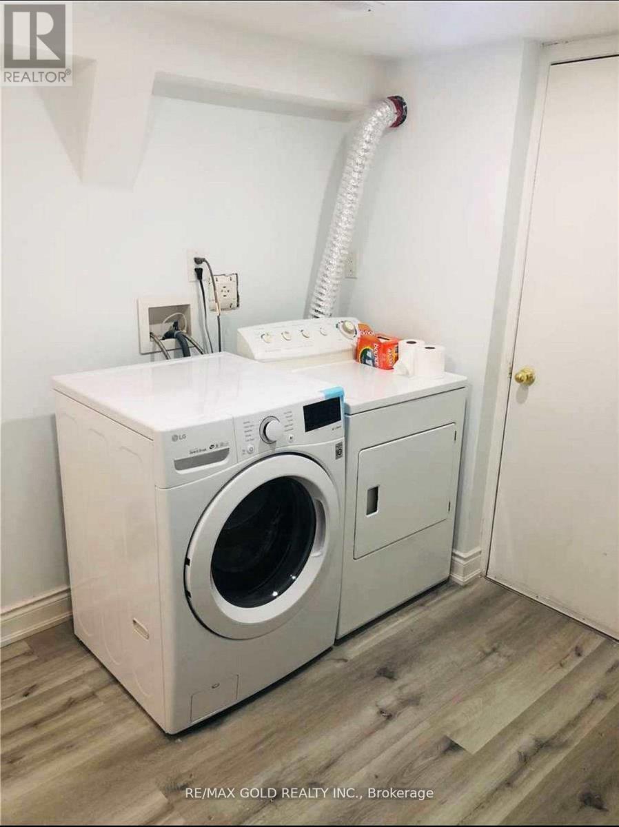 Upper - 110 Monaco Court, Brampton (Fletcher's Meadow), Ontario  L7A 1X2 - Photo 19 - W12879404