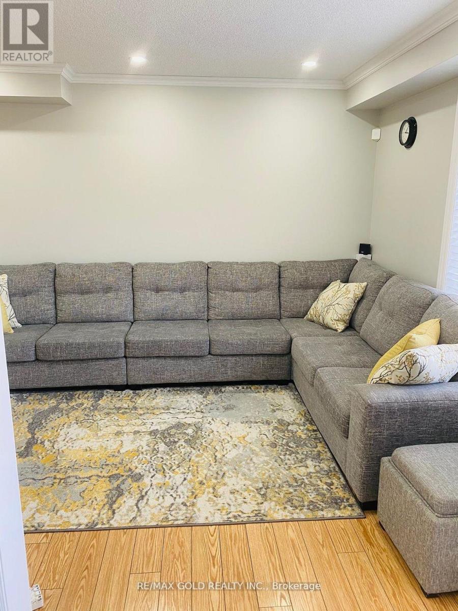 Upper - 110 Monaco Court, Brampton (Fletcher's Meadow), Ontario  L7A 1X2 - Photo 8 - W12879404