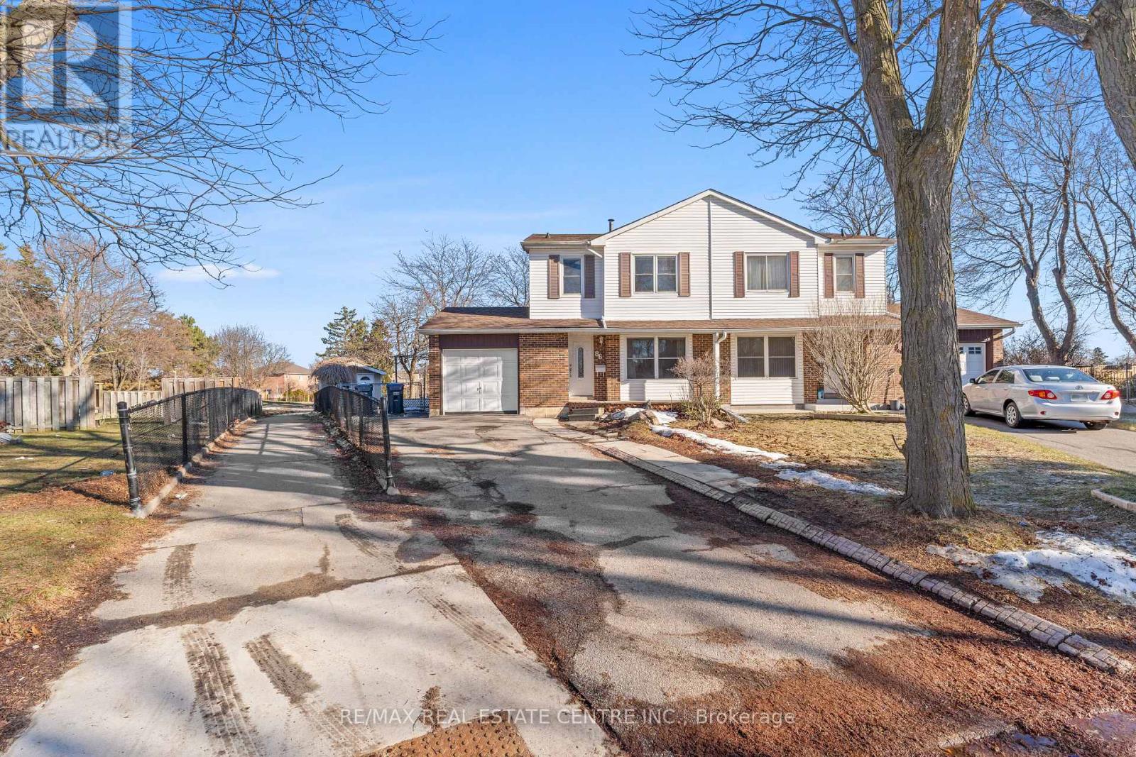 86 Judith Crescent, Brampton (Northgate), Ontario  L6S 3J4 - Photo 2 - W12879406