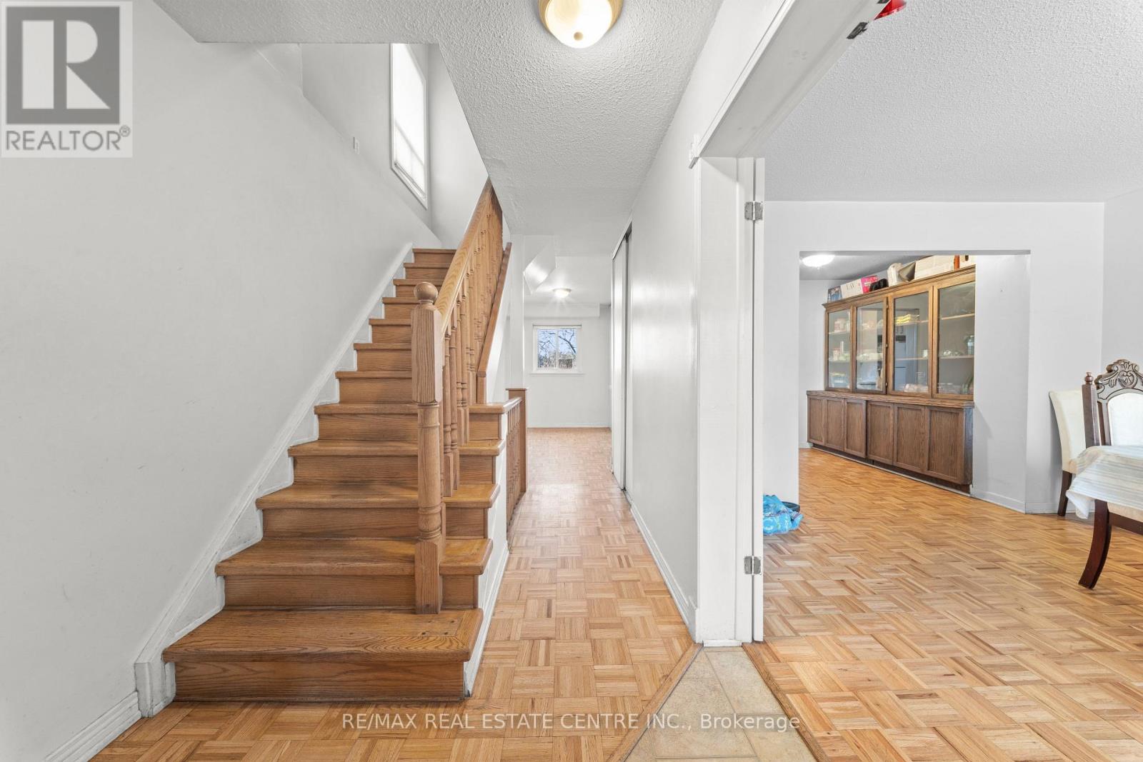 86 Judith Crescent, Brampton (Northgate), Ontario  L6S 3J4 - Photo 4 - W12879406