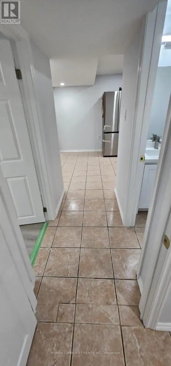 91 Vivians Crescent, Brampton (Fletcher's West), Ontario  L6Y 4V5 - Photo 2 - W12879424