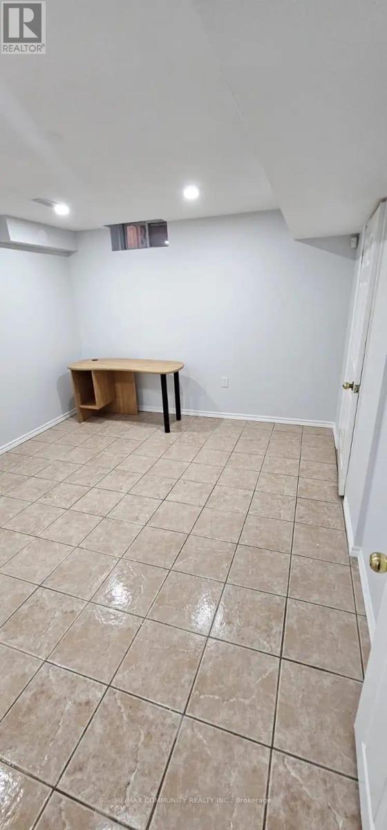 91 Vivians Crescent, Brampton (Fletcher's West), Ontario  L6Y 4V5 - Photo 6 - W12879424