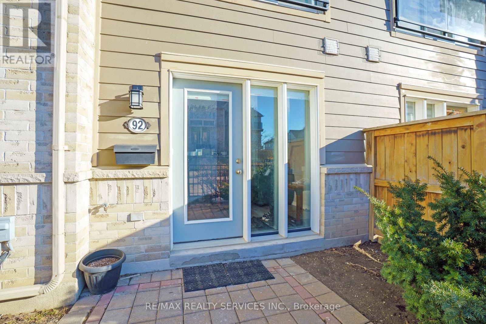 92 - 60 Fairwood Circle, Brampton (Sandringham-Wellington), Ontario  L6R 0Y6 - Photo 5 - W12879458