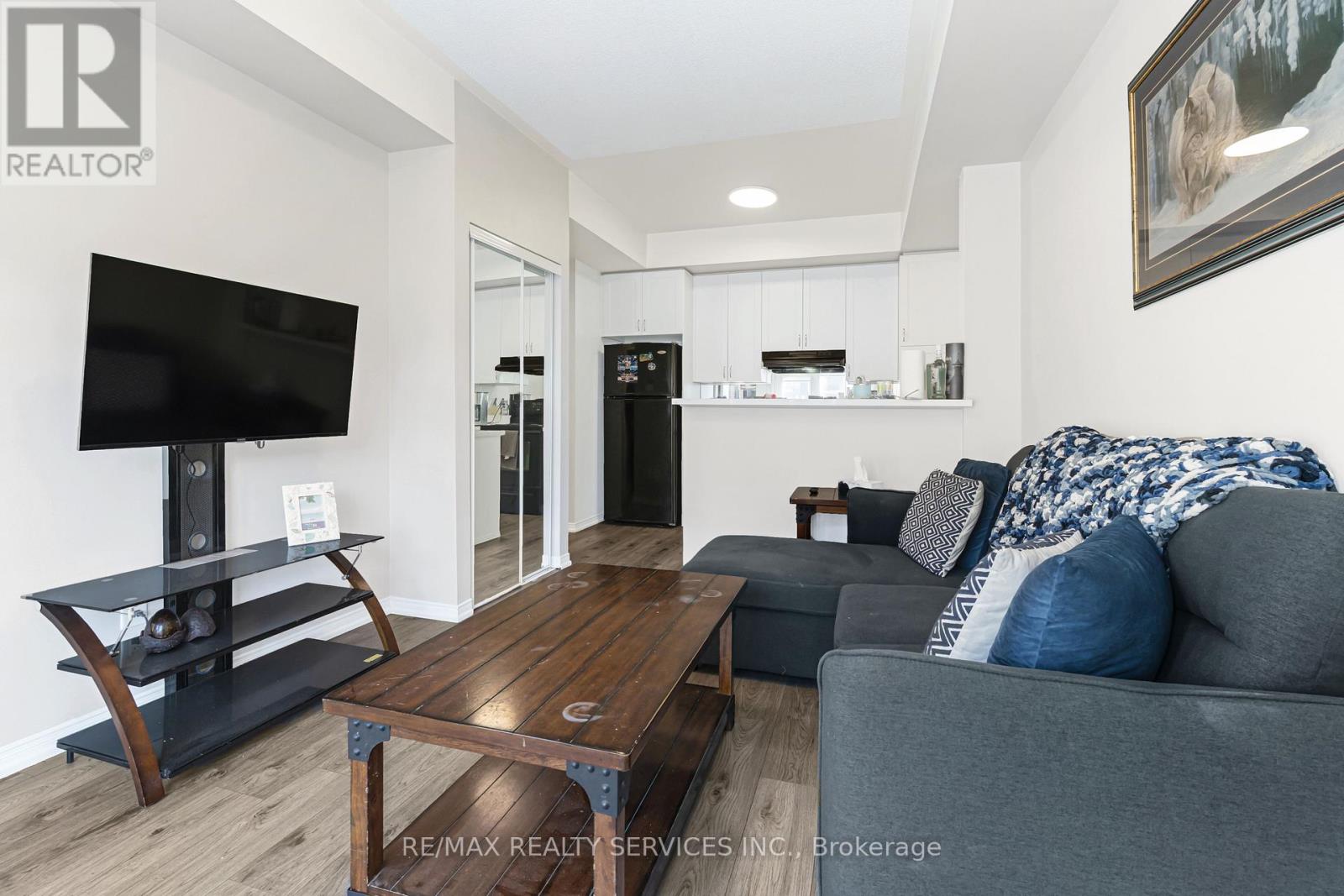 92 - 60 Fairwood Circle, Brampton (Sandringham-Wellington), Ontario  L6R 0Y6 - Photo 9 - W12879458