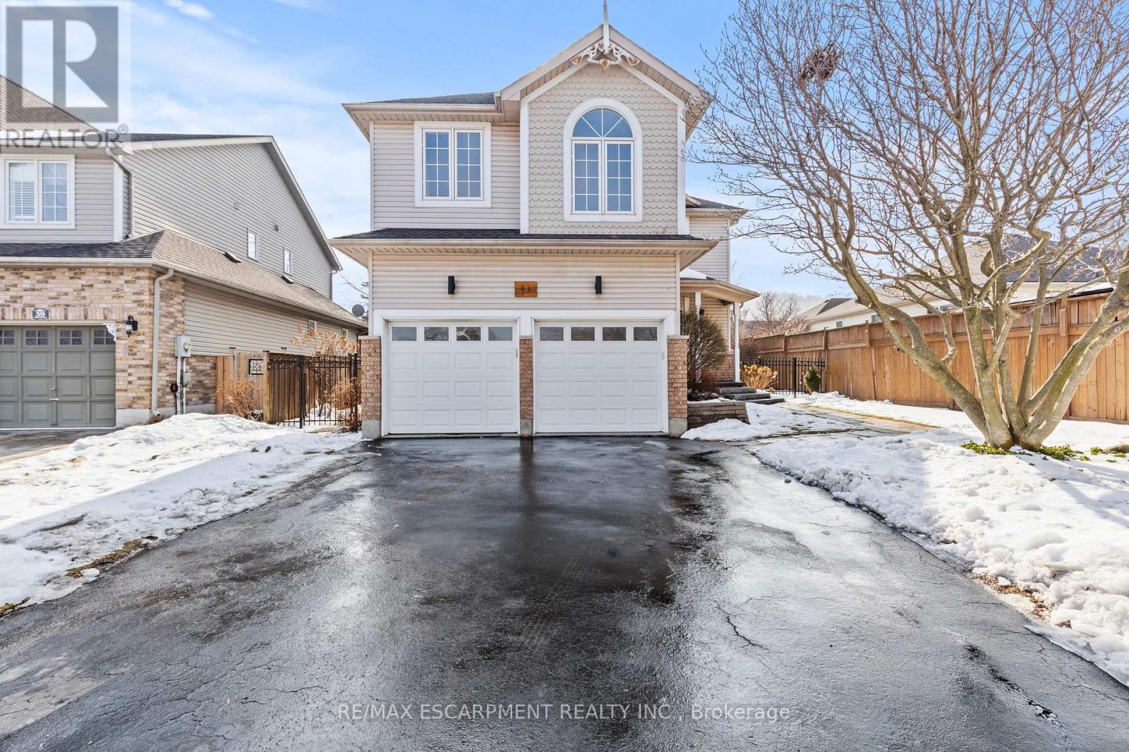 41 Griffith Drive, Grimsby, Ontario  L3M 5L2 - Photo 2 - X12879464