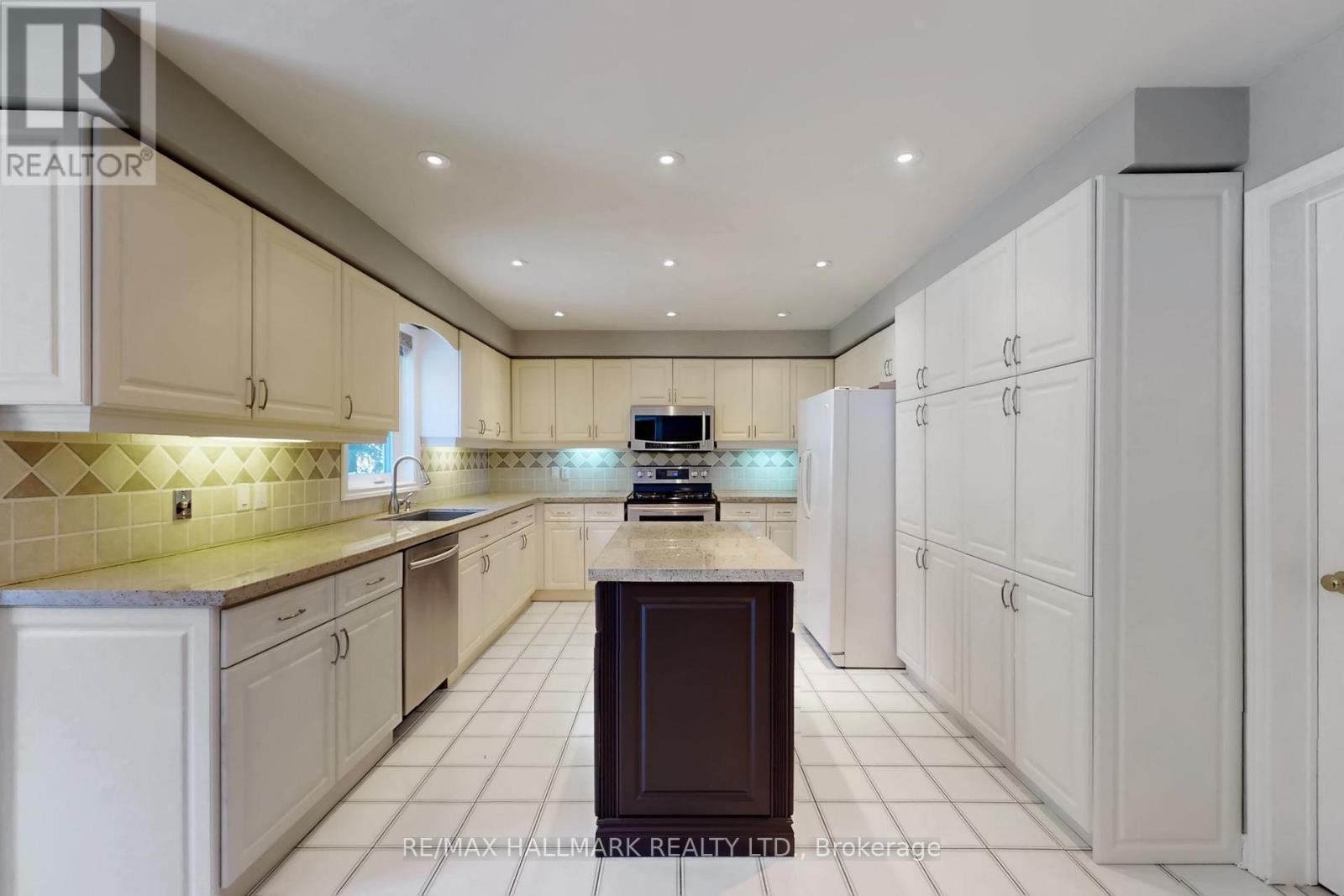 28 White Lodge Crescent, Richmond Hill (Mill Pond), Ontario  L4C 9A1 - Photo 11 - N12773720