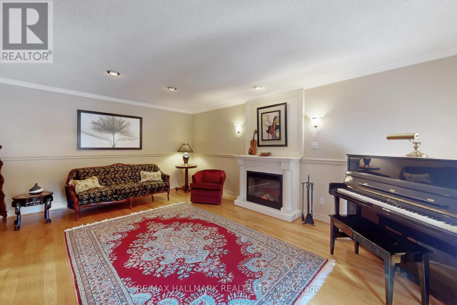 28 White Lodge Crescent, Richmond Hill (Mill Pond), Ontario  L4C 9A1 - Photo 4 - N12773720