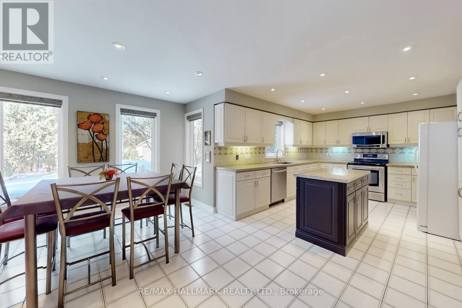 28 White Lodge Crescent, Richmond Hill (Mill Pond), Ontario  L4C 9A1 - Photo 14 - N12773720