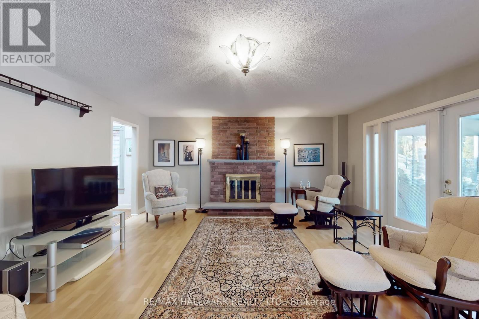 28 White Lodge Crescent, Richmond Hill (Mill Pond), Ontario  L4C 9A1 - Photo 9 - N12773720