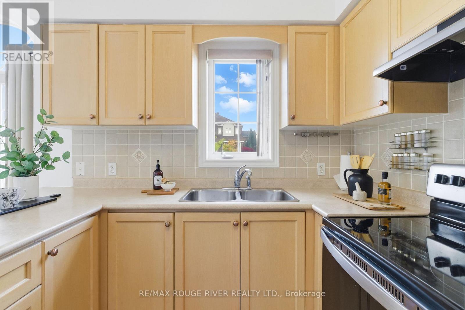 36 Tormina Boulevard, Whitby, Ontario  L1R 3B4 - Photo 15 - E12879554