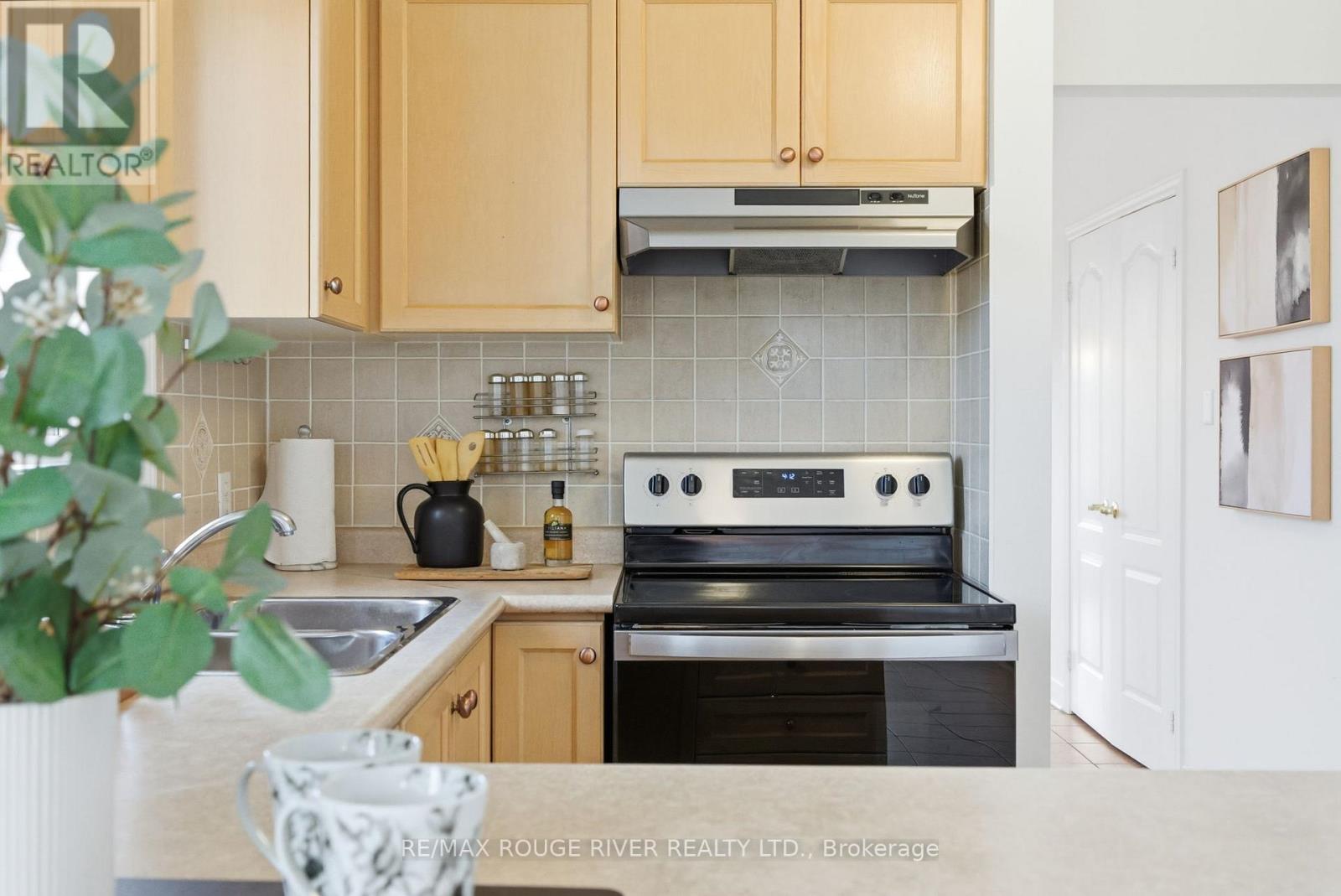 36 Tormina Boulevard, Whitby, Ontario  L1R 3B4 - Photo 17 - E12879554