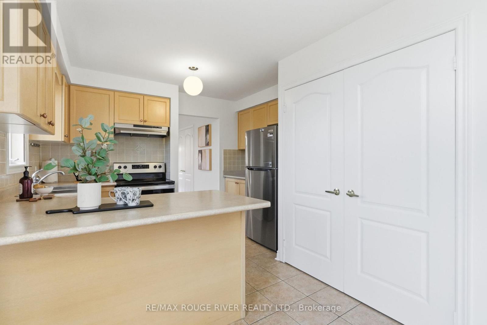 36 Tormina Boulevard, Whitby, Ontario  L1R 3B4 - Photo 18 - E12879554