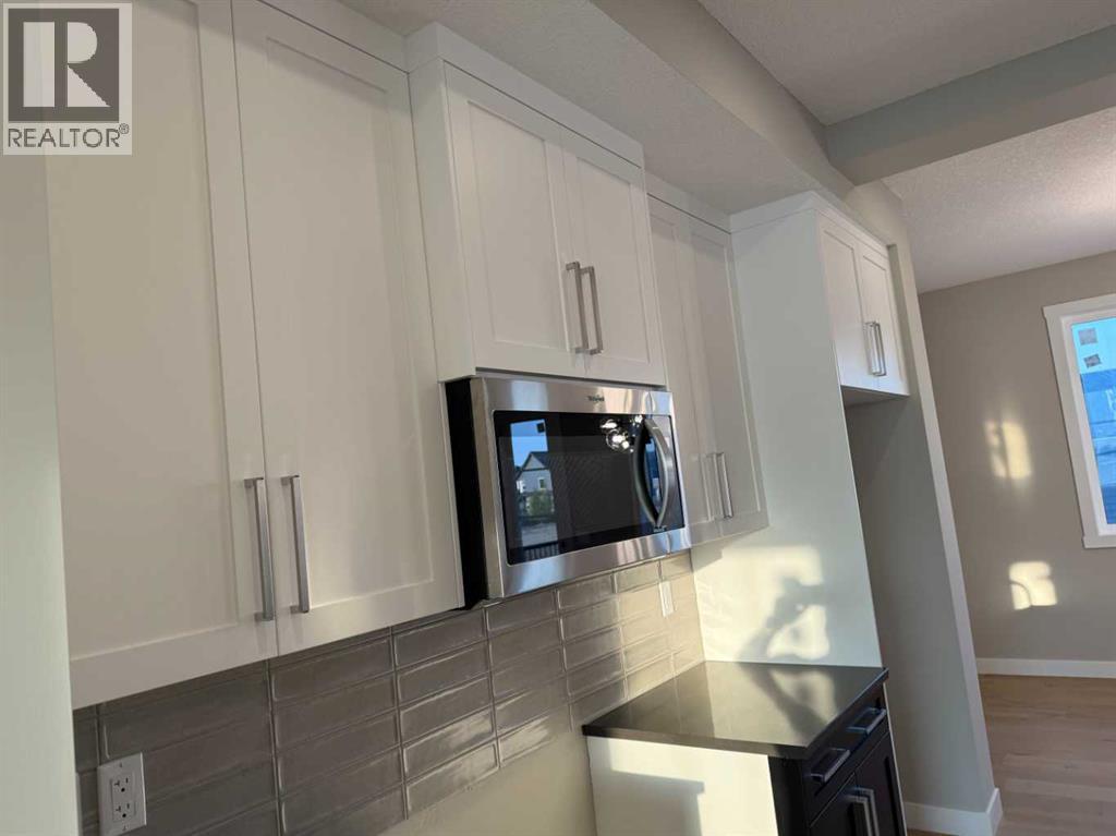 302 Sundown Road, Cochrane, Alberta  T4C 3H2 - Photo 6 - A2256036