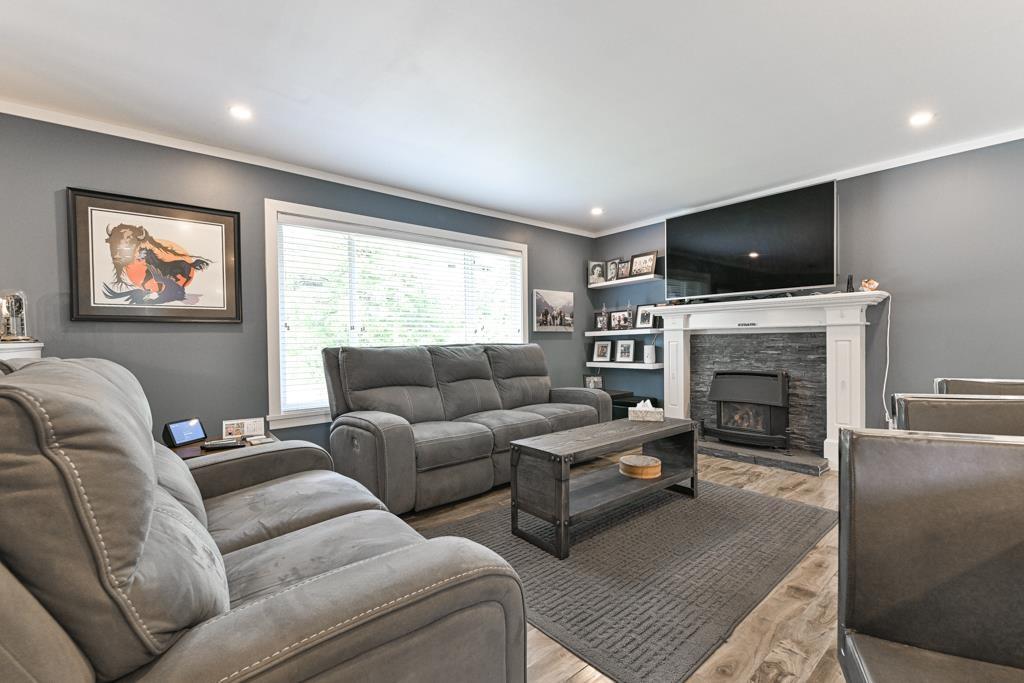 32354 14 Avenue, Mission, British Columbia  V2V 2N7 - Photo 3 - R3099212