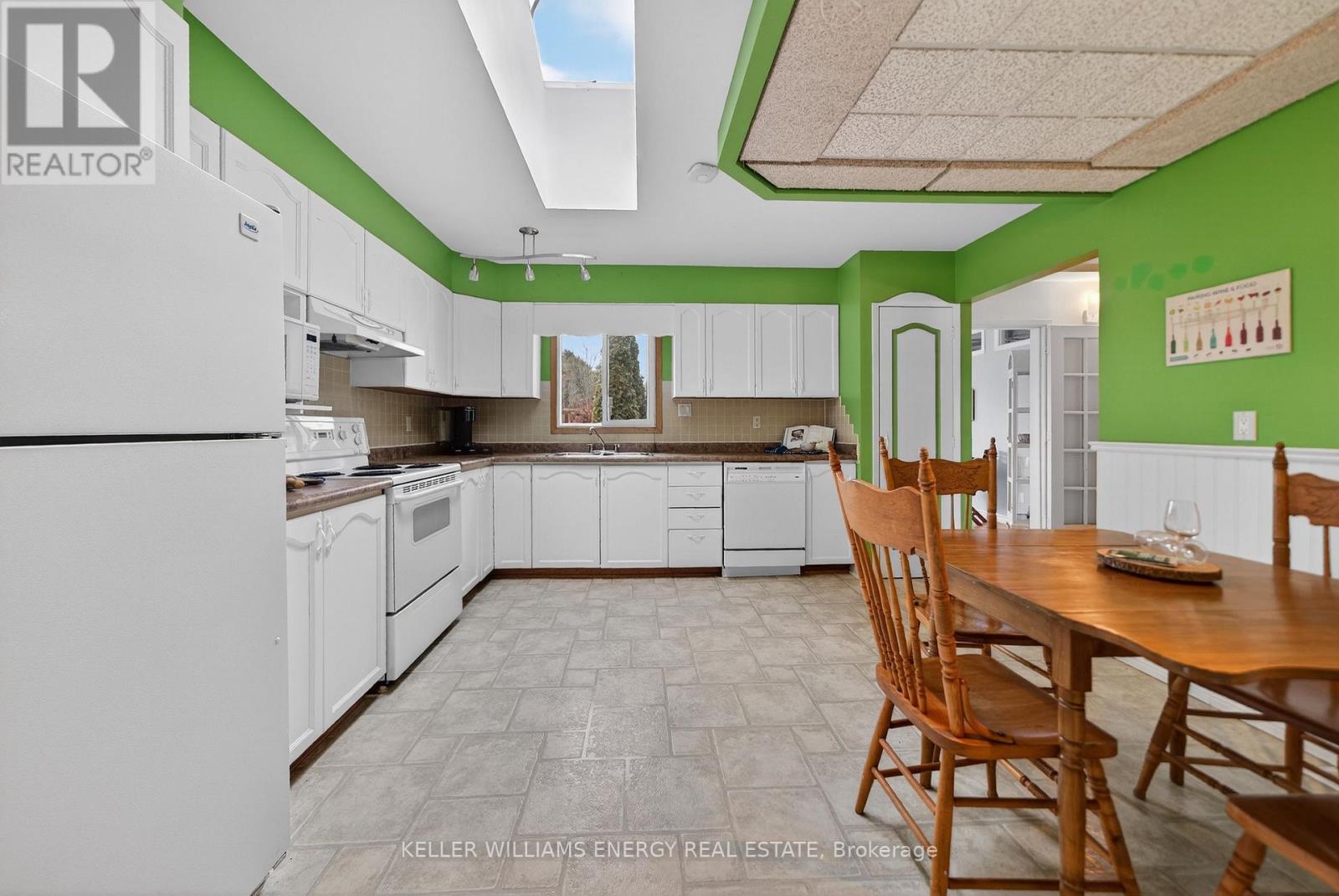 4 Mary Avenue, Prince Edward County (Wellington Ward), Ontario  K0K 3L0 - Photo 12 - X12879582