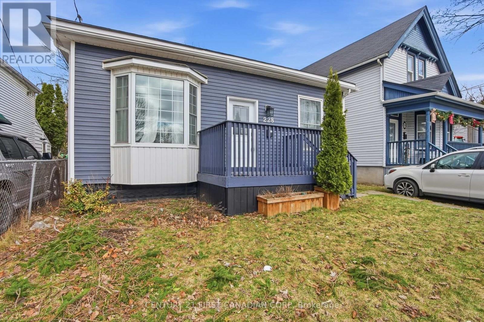 228 South Street, London East, Ontario  N6B 1B4 - Photo 3 - X12879638