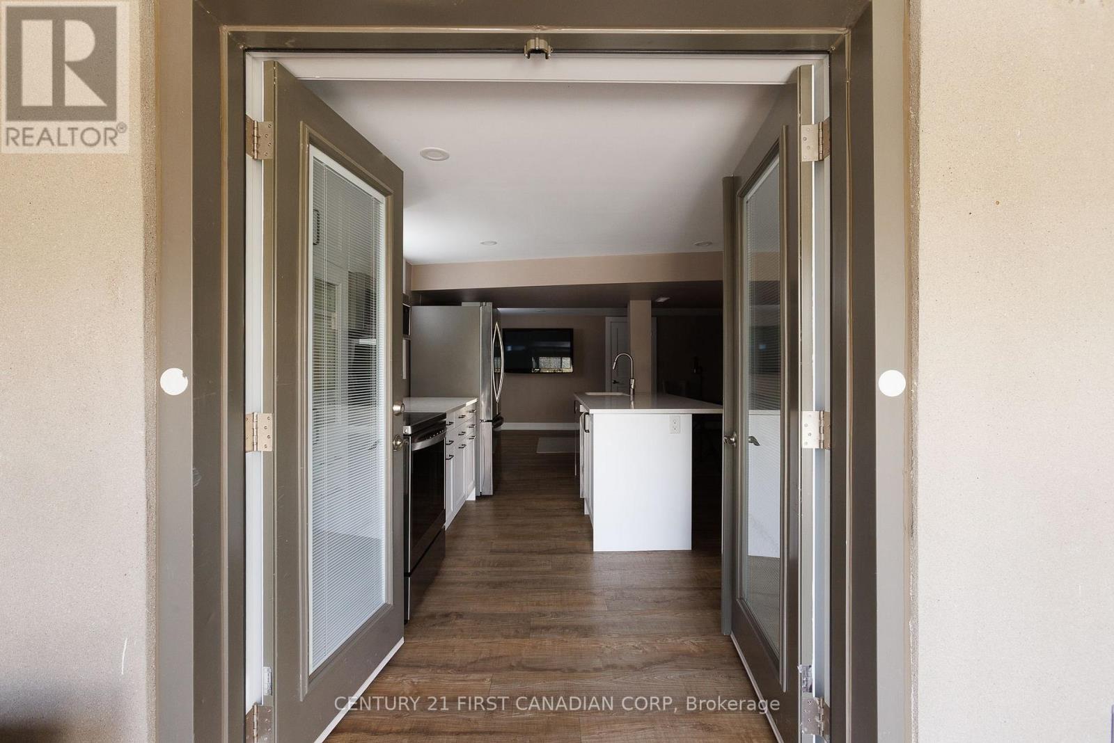 737 Village Green Avenue, London South, Ontario  N6K 1H3 - Photo 35 - X12879718