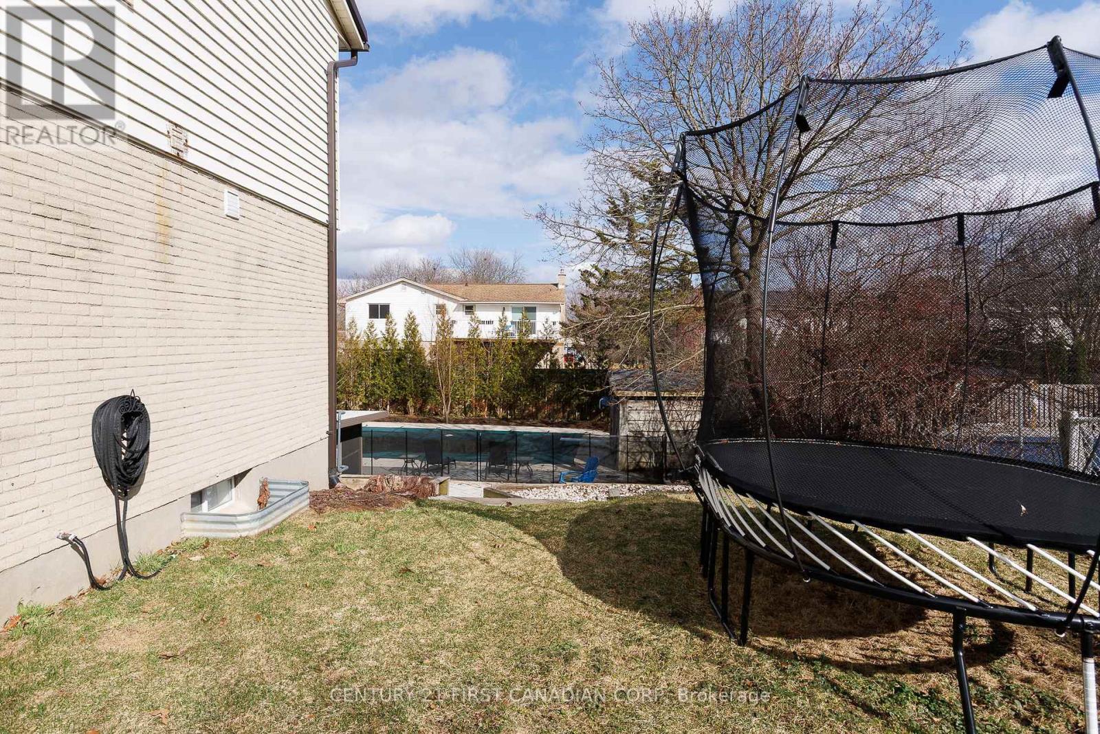737 Village Green Avenue, London South, Ontario  N6K 1H3 - Photo 40 - X12879718