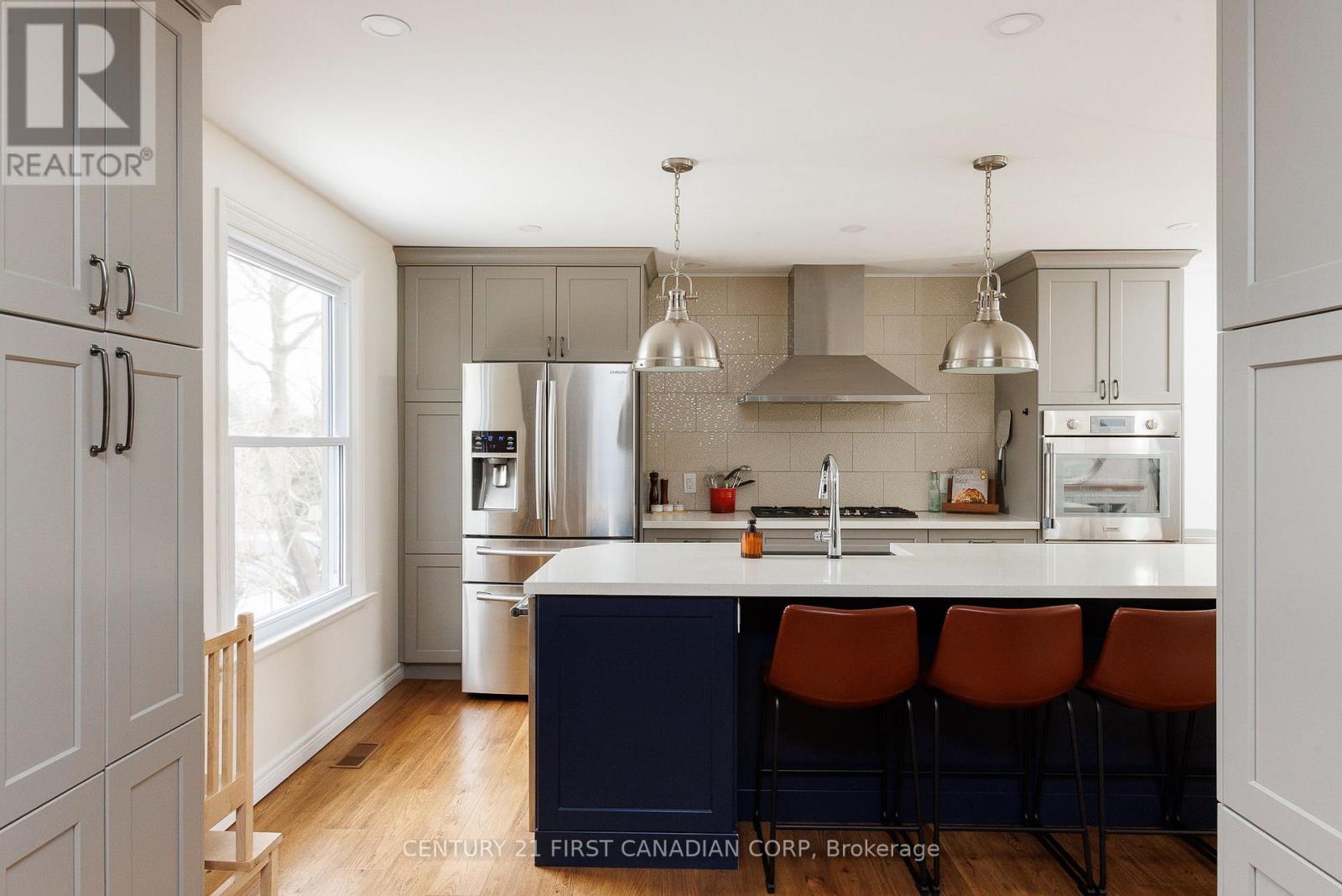 737 Village Green Avenue, London South, Ontario  N6K 1H3 - Photo 7 - X12879718