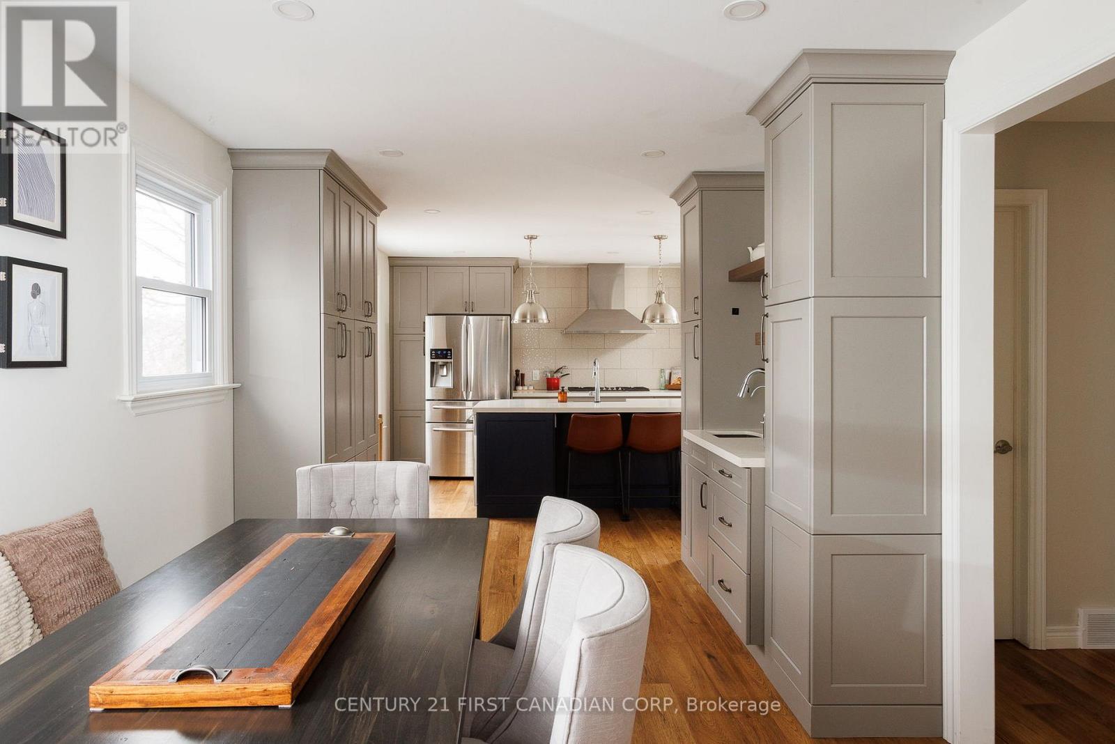 737 Village Green Avenue, London South, Ontario  N6K 1H3 - Photo 8 - X12879718