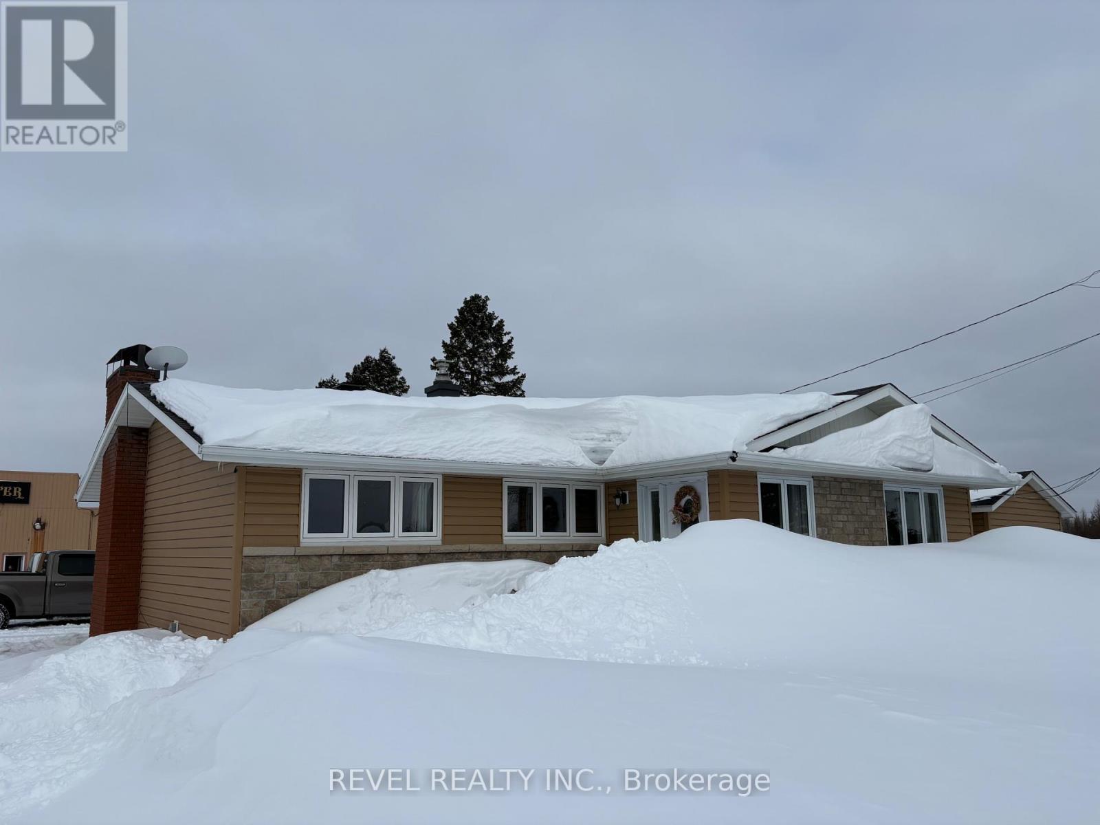 701 Highway 652 Highway, Cochrane, Ontario  P0L 1C0 - Photo 1 - T12879526