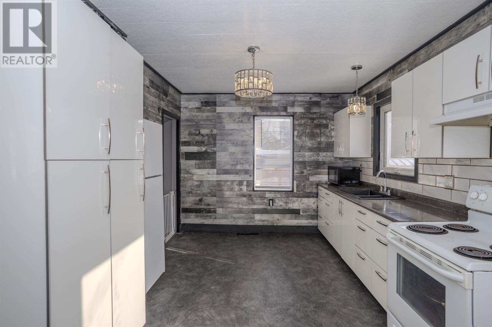 1436 Arthur St E, Thunder Bay, Ontario  P7E 5N4 - Photo 2 - TB2600394