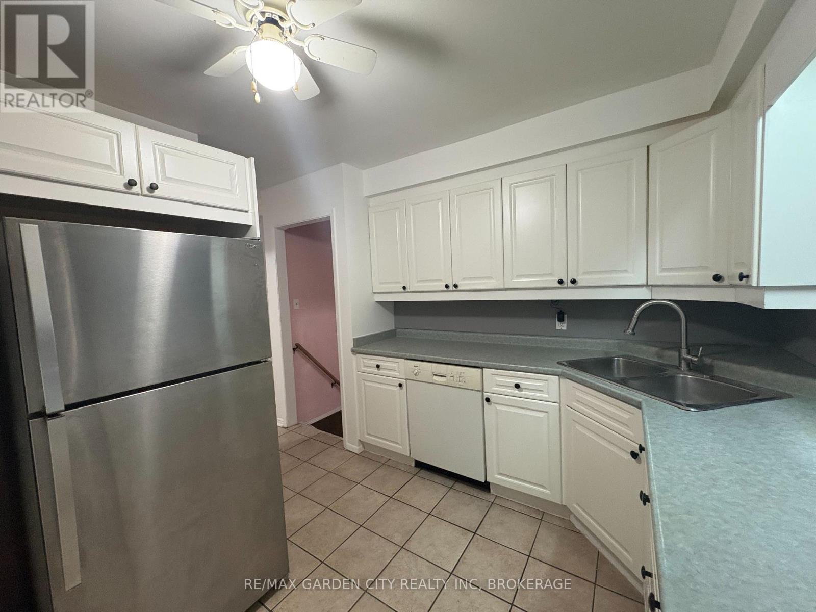 30 Deborah Court, St. Catharines, Ontario  L2P 3R6 - Photo 10 - X12879772