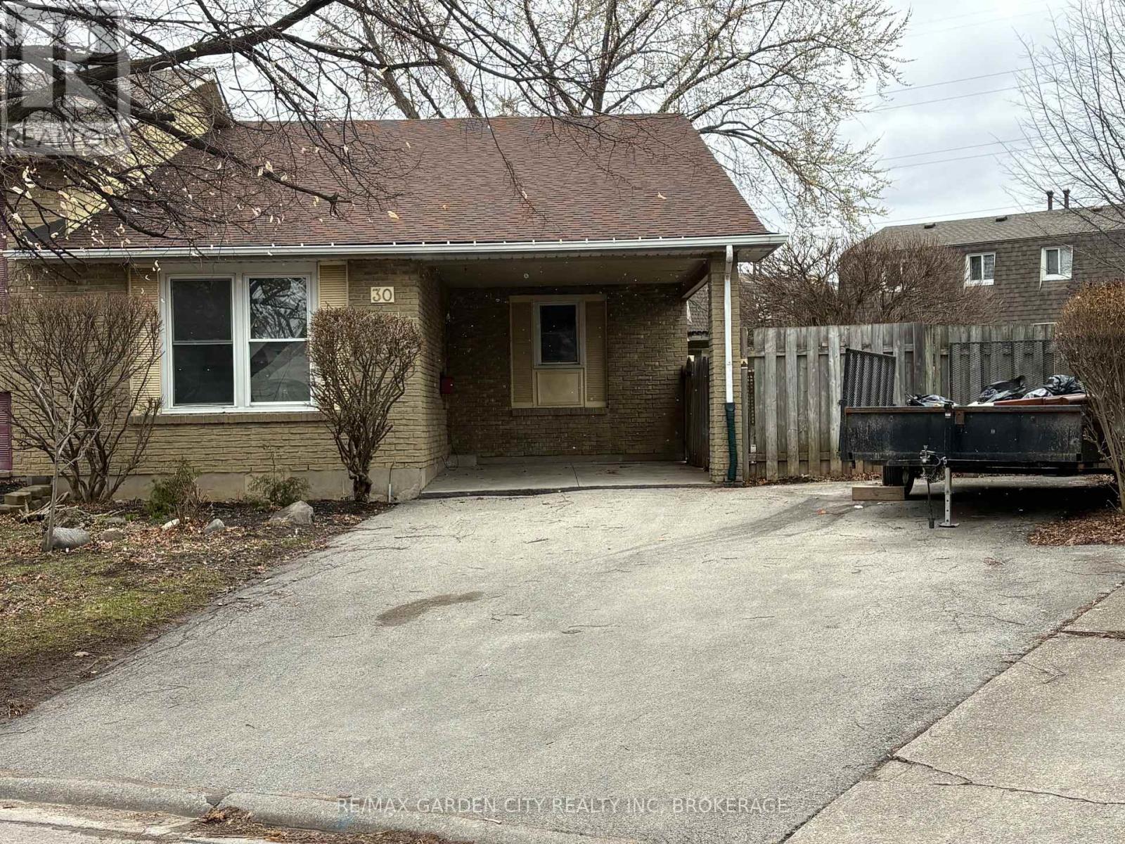 30 Deborah Court, St. Catharines, Ontario  L2P 3R6 - Photo 2 - X12879772