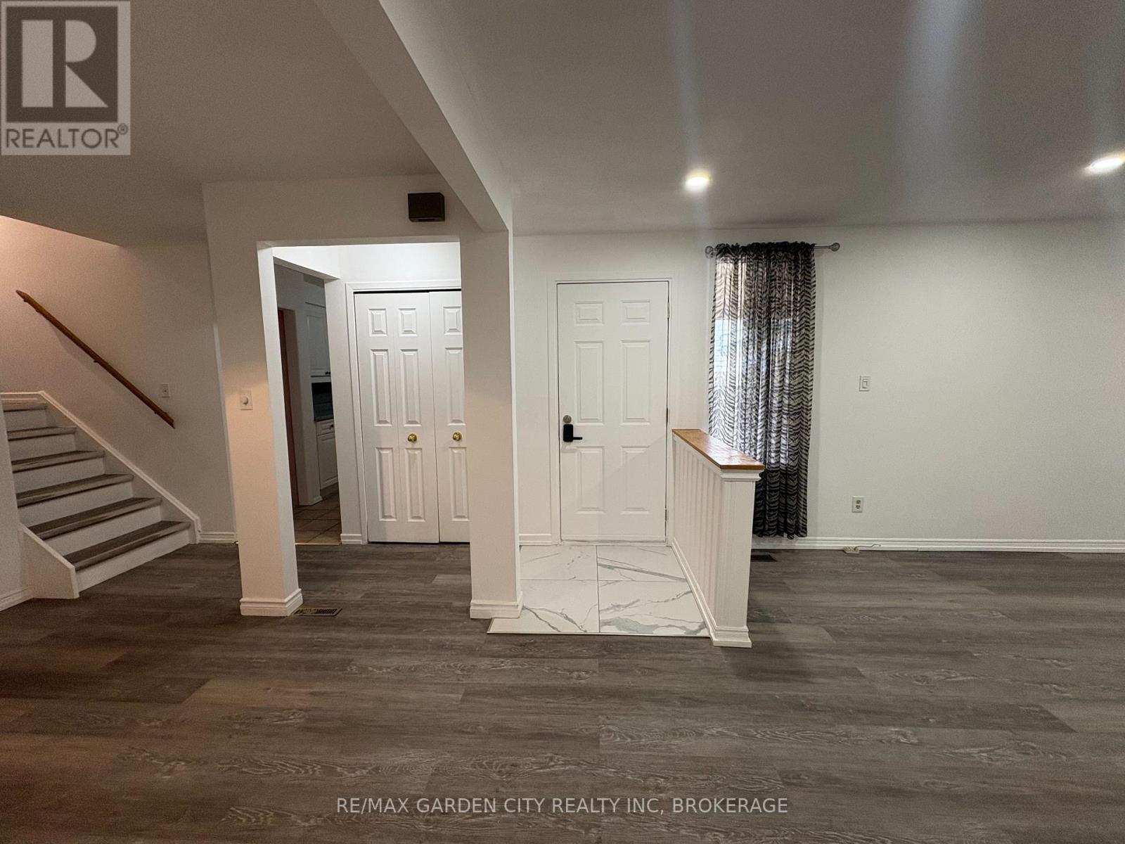 30 Deborah Court, St. Catharines, Ontario  L2P 3R6 - Photo 4 - X12879772