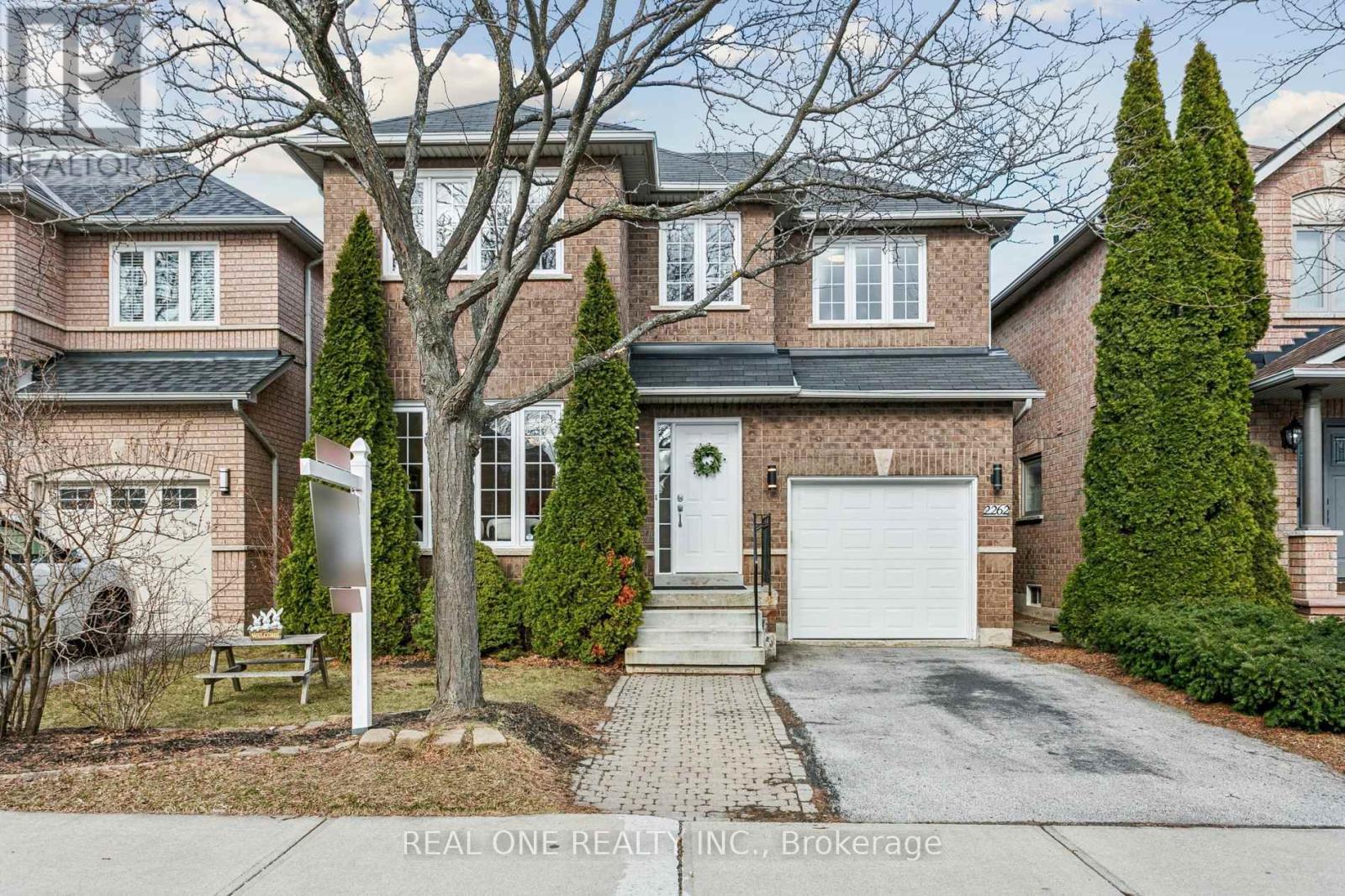 2262 Pell Crescent, Oakville, Ontario  L6M 3T6 - Photo 2 - W12876568