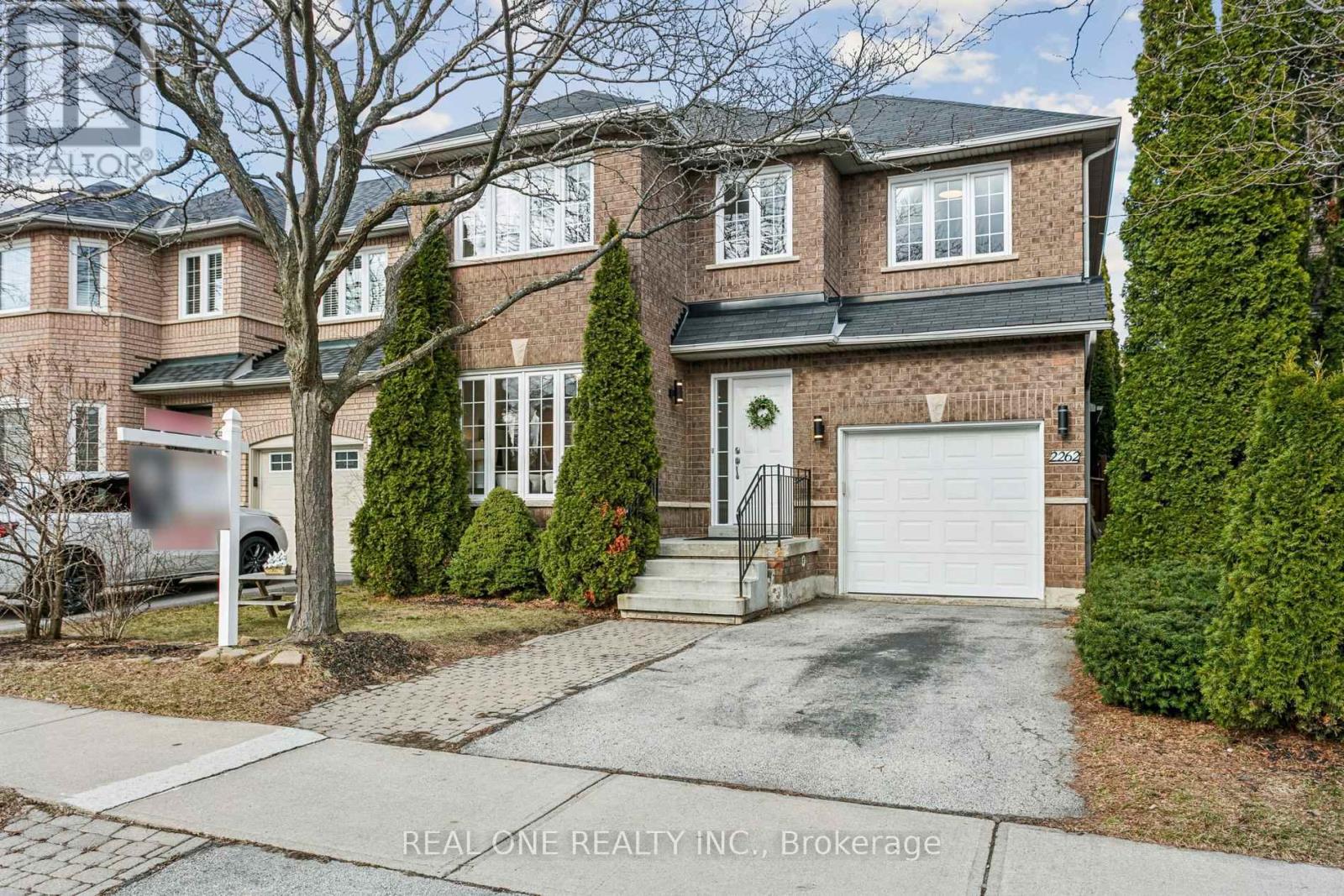 2262 Pell Crescent, Oakville, Ontario  L6M 3T6 - Photo 3 - W12876568