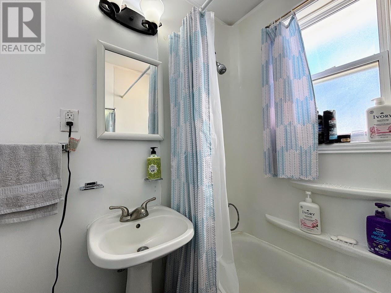 16 Wenonah Dr, Manitouwadge, Ontario  P0T 2C0 - Photo 10 - TB2600429