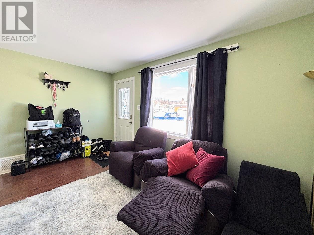 16 Wenonah Dr, Manitouwadge, Ontario  P0T 2C0 - Photo 6 - TB2600429