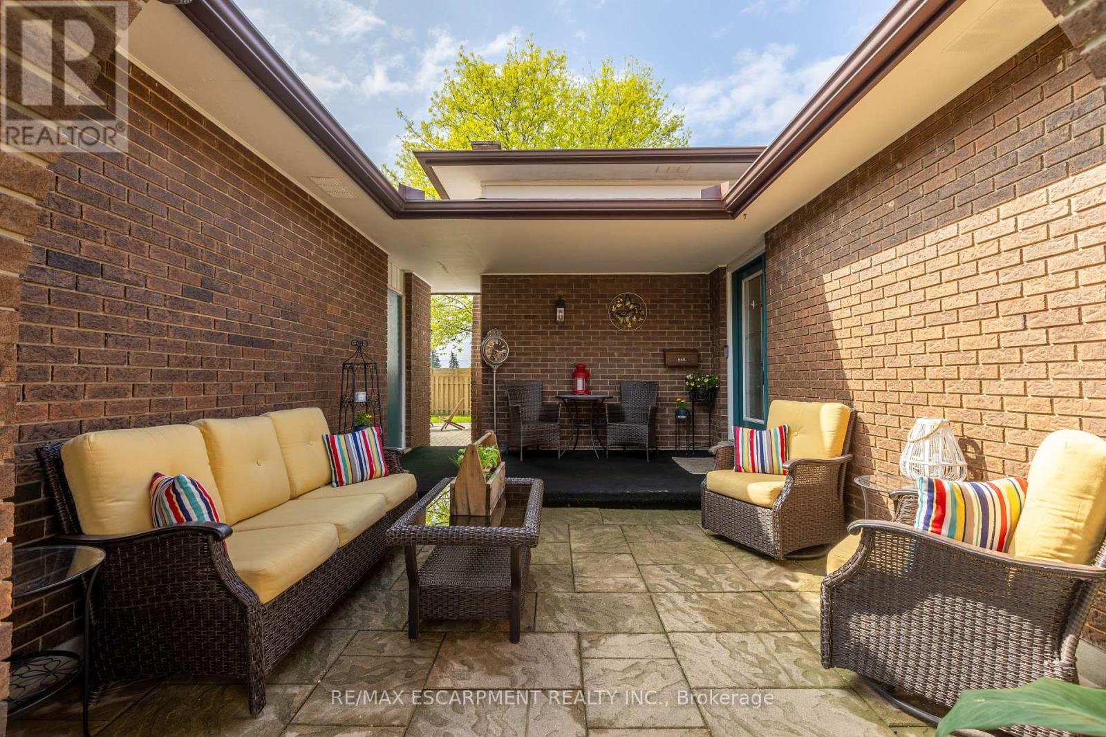 118 Westwood Crescent, Welland (Prince Charles), Ontario  L3C 4R3 - Photo 3 - X12851178