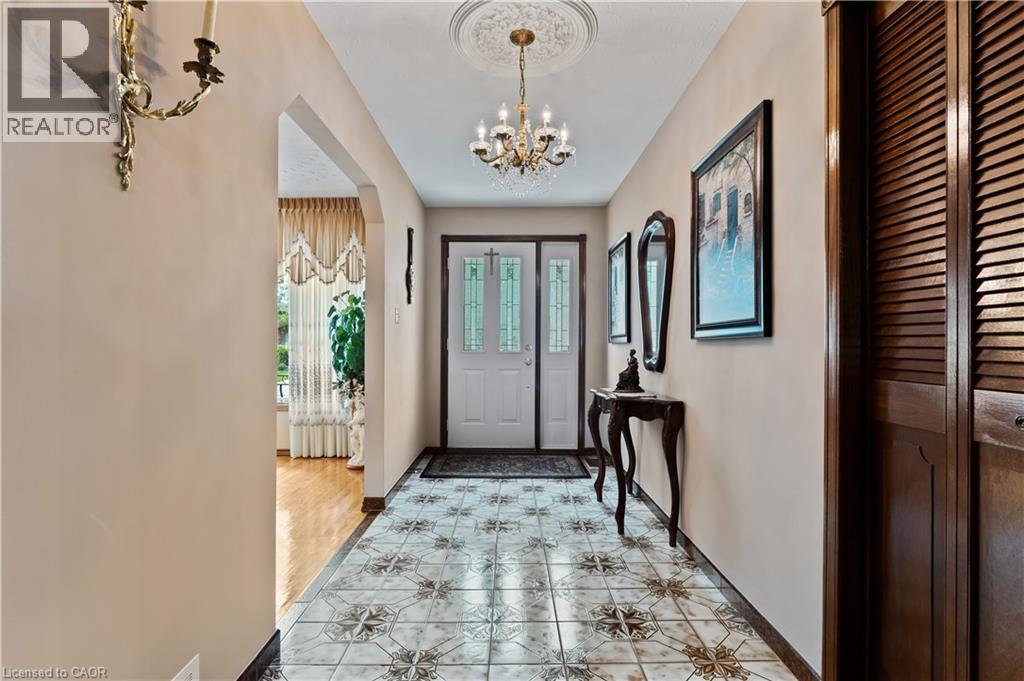 14 Valrose Drive, Hamilton, Ontario  L8E 3T4 - Photo 4 - 40812011