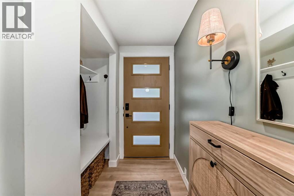 42 Point Drive Nw, Calgary, Alberta  T3B 5B3 - Photo 3 - A2293039