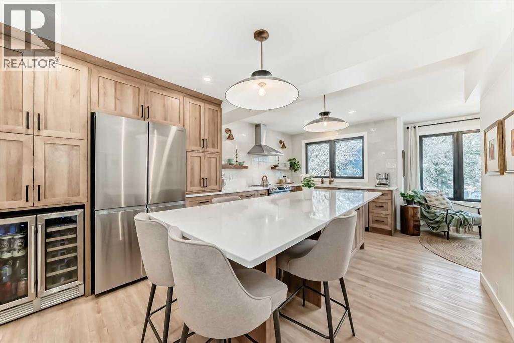 42 Point Drive Nw, Calgary, Alberta  T3B 5B3 - Photo 9 - A2293039