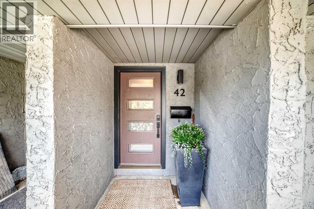 42 Point Drive Nw, Calgary, Alberta  T3B 5B3 - Photo 2 - A2293039