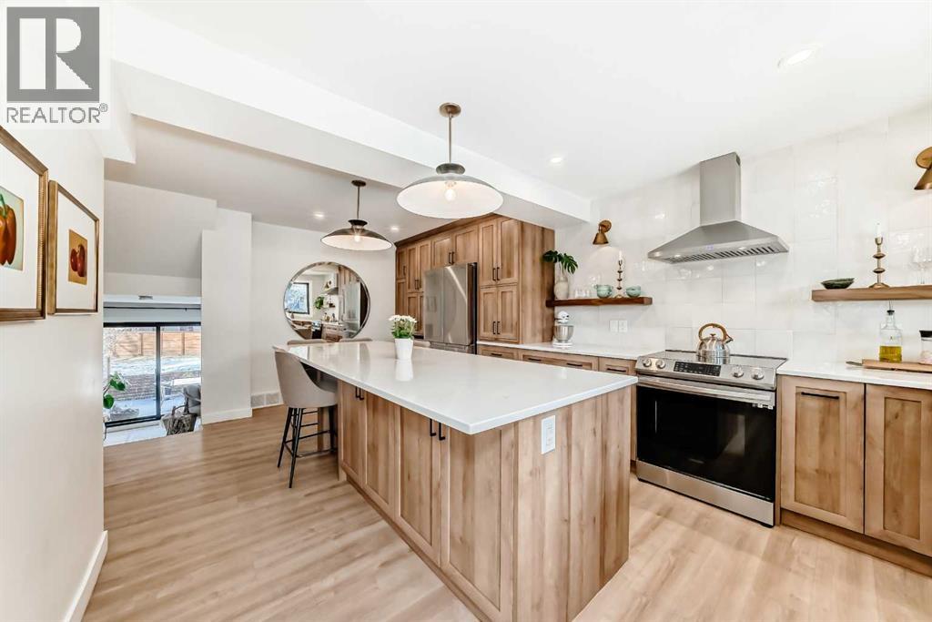 42 Point Drive Nw, Calgary, Alberta  T3B 5B3 - Photo 7 - A2293039