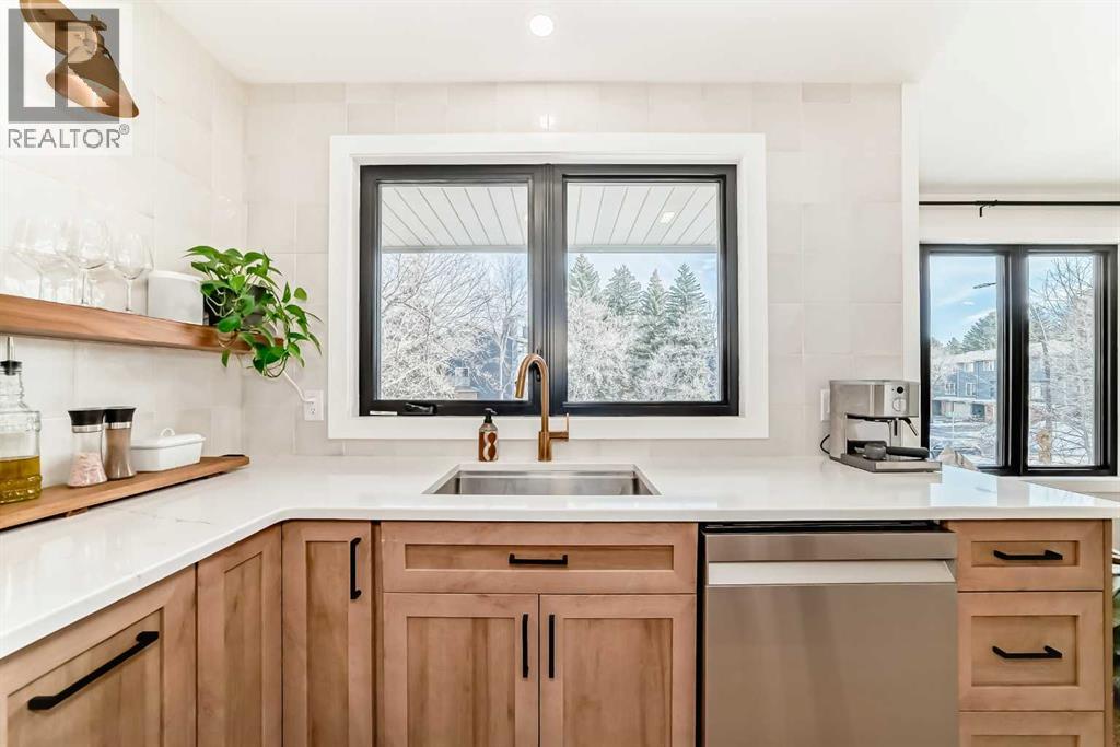 42 Point Drive Nw, Calgary, Alberta  T3B 5B3 - Photo 10 - A2293039