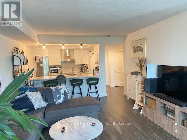 1009 - 77 Harbour Square, Toronto (Waterfront Communities), Ontario  M5J 2S2 - Photo 2 - C12879546