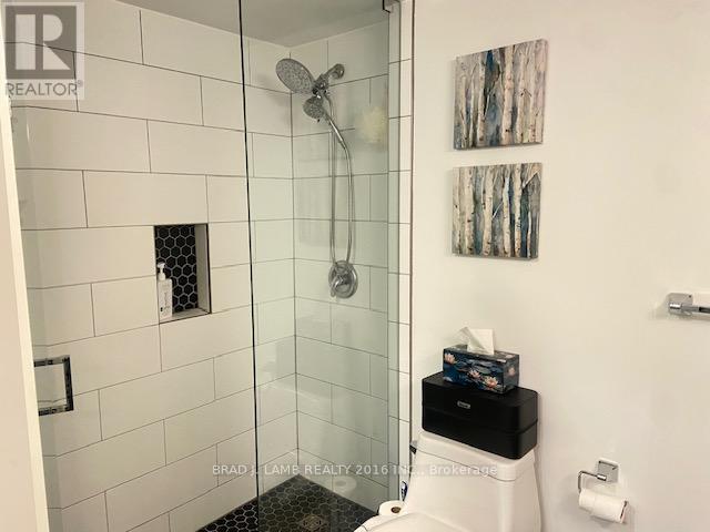 1009 - 77 Harbour Square, Toronto (Waterfront Communities), Ontario  M5J 2S2 - Photo 3 - C12879546