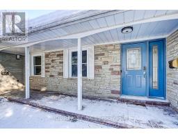 15 CROSSBURN DRIVE, Toronto, Ontario