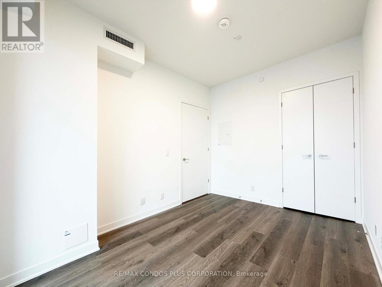 2215 - 180 Front Street E, Toronto (Moss Park), Ontario  M5A 0A9 - Photo 11 - C12879656