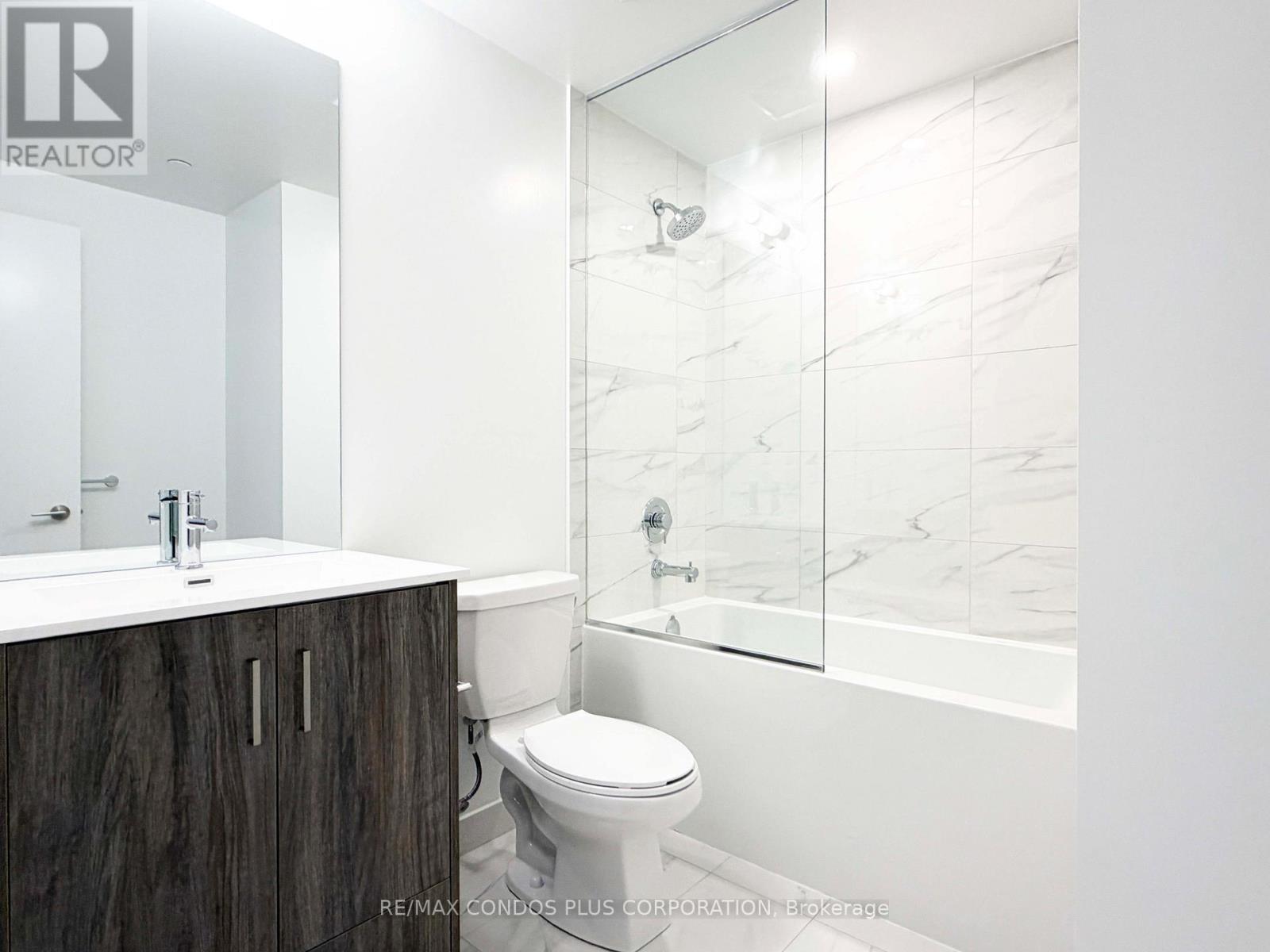 2215 - 180 Front Street E, Toronto (Moss Park), Ontario  M5A 0A9 - Photo 12 - C12879656