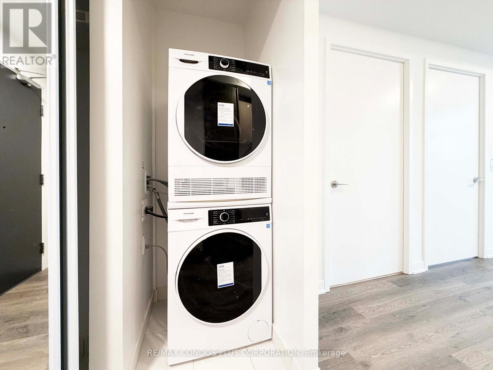 2215 - 180 Front Street E, Toronto (Moss Park), Ontario  M5A 0A9 - Photo 13 - C12879656