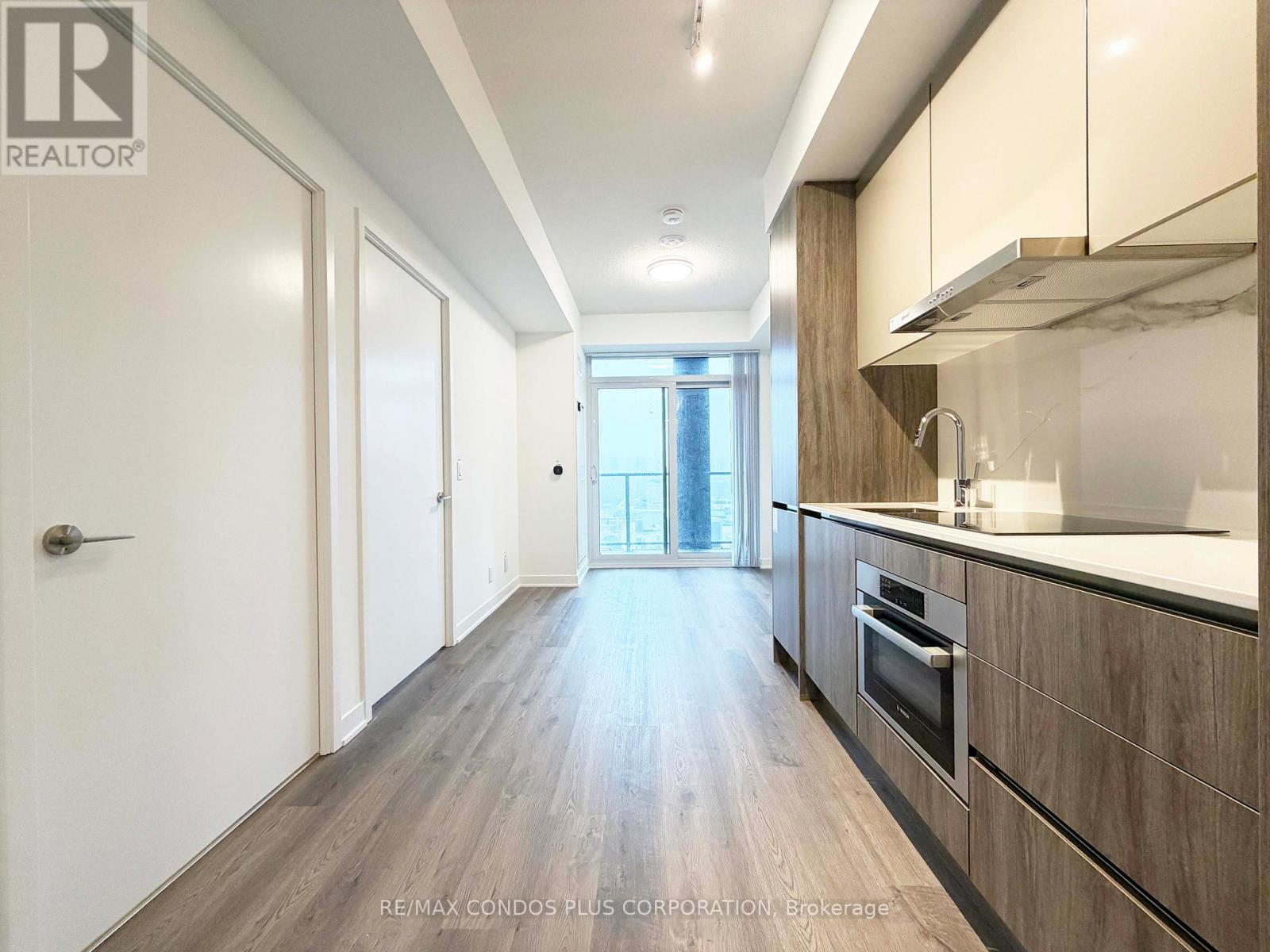 2215 - 180 Front Street E, Toronto (Moss Park), Ontario  M5A 0A9 - Photo 2 - C12879656