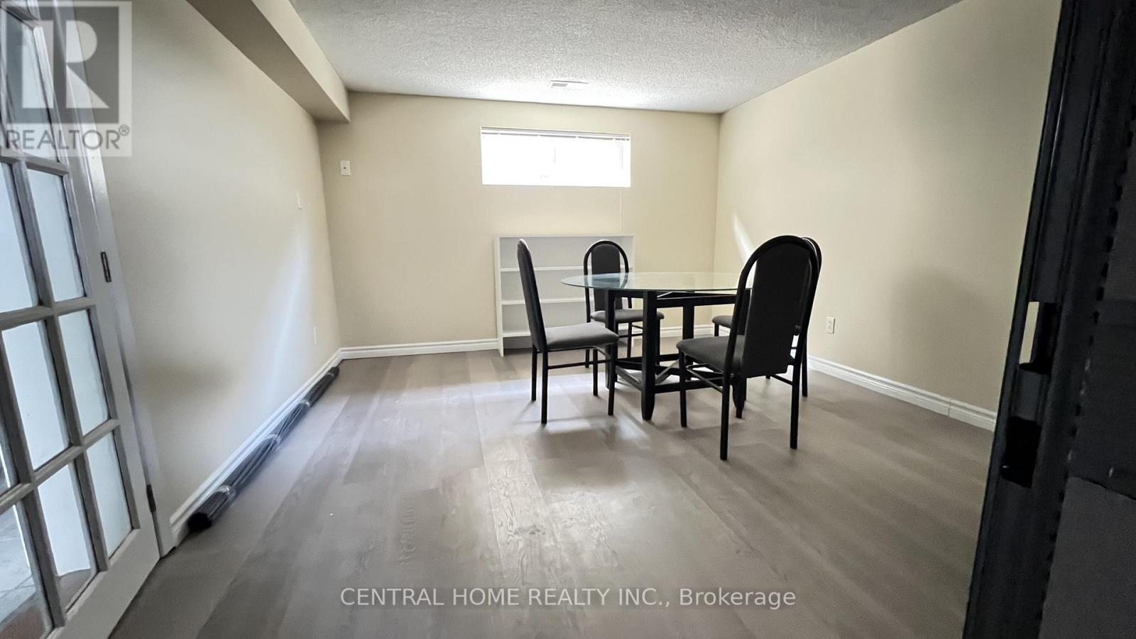 210 Jacey Ann Drive, Richmond Hill (Mill Pond), Ontario  L4C 4N5 - Photo 5 - N12879628