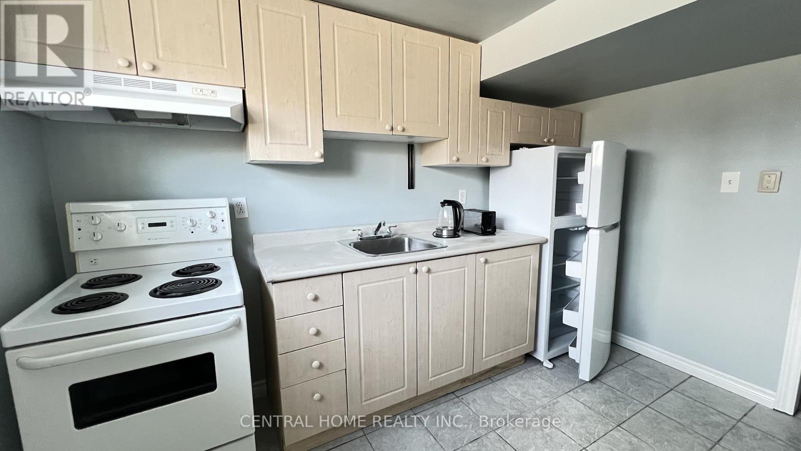 210 Jacey Ann Drive, Richmond Hill (Mill Pond), Ontario  L4C 4N5 - Photo 6 - N12879628