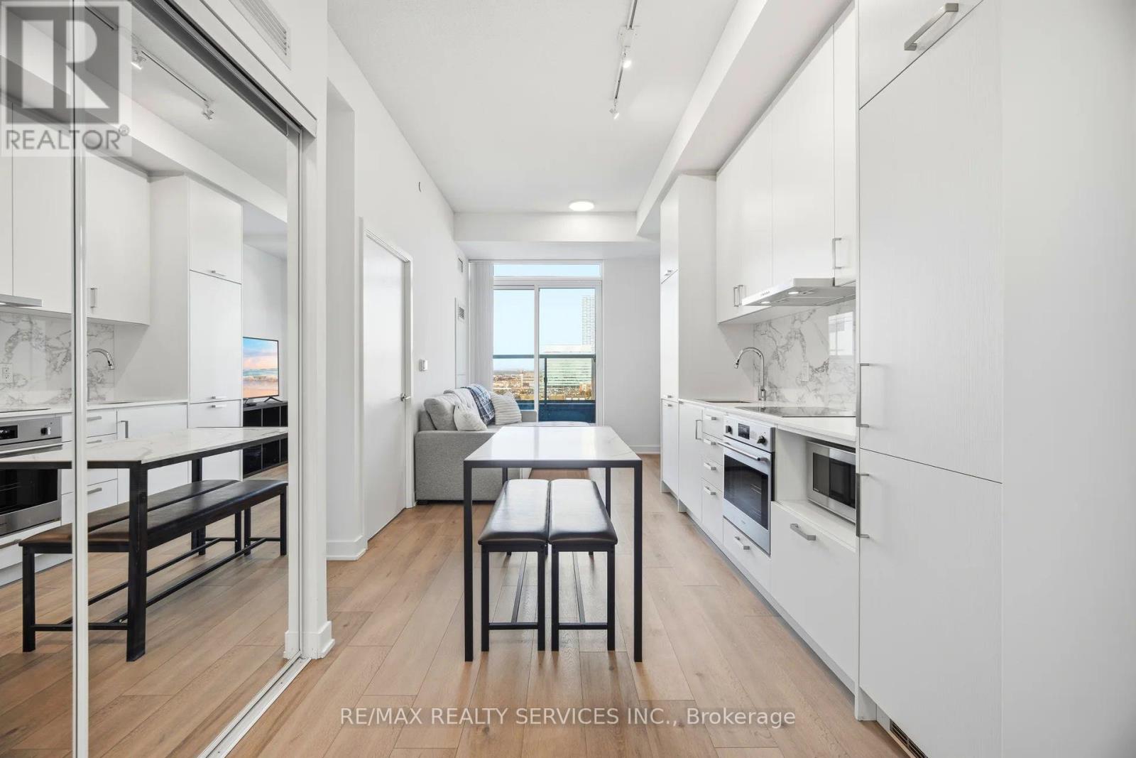 1007 - 60 Honeycrisp Crescent, Vaughan, Ontario  L4K 0N5 - Photo 15 - N12879652